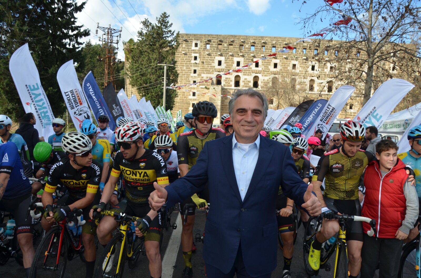 В Анталии стартовала крупнейшая в мире серия велогонок